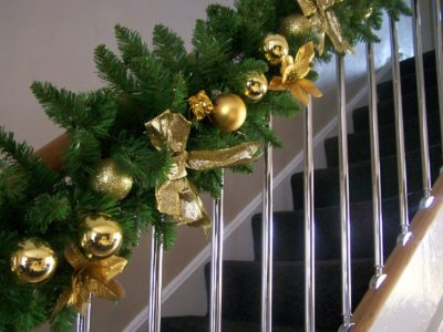 luxury-1.8m-extra-thick-gold-bauble-poinsettia-bow-christmas-garland-swag-6ft--11578-p